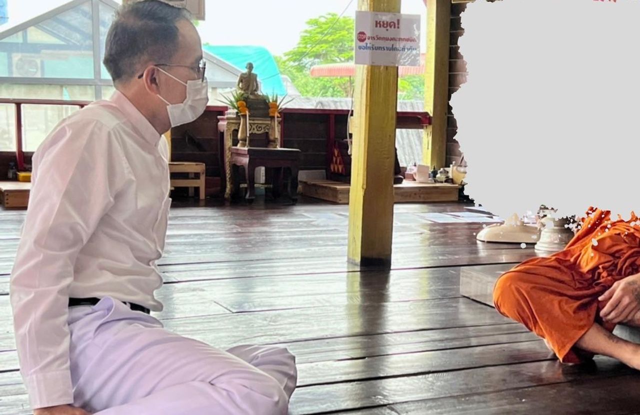 นายบุญเชิด กิตติธรางกูร ผู้อำนวยการสำนักงานพระพุทธศาสนา จังหวัดพระนครศรีอยุธยา ขณะสอบถามข้อเท็จจริง  