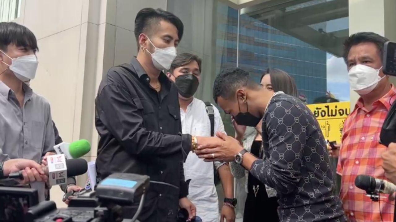 โชค รถแห่ และเมีย ยกมือไหว้ขอโทษ บอล เชิญยิ้ม สั่งสอนด้วยคำพูดน่าคิด