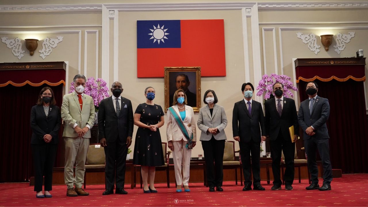 พบโดรนต้องสงสัย-โจมตีทางไซเบอร์ หนึ่งวันหลัง "เพโลซี" เยือนไต้หวัน