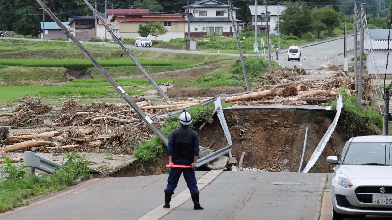 ฝนตกหนักทำญี่ปุ่นอ่วม ถนนสะพานขาดหลายสาย อพยพปชช.ครึ่งล้าน