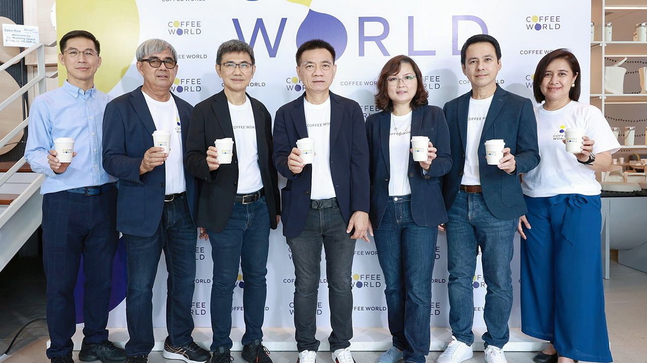 ร้านกาแฟ พิทักษ์ รัชกิจประการ จัดงานเปิดตัว “Coffee World” ในรูปแบบ Flagship Store ยกระดับใหม่ สู่ร้าน Specialty Coffee เต็มรูปแบบ โดยมี รังสรรค์ พวงปราง, สุขวสา ภูชัชวนิชกุล และ สุทธิพงษ์ วรรณวานิช มาร่วมงานด้วย ที่ปั๊มน้ำมัน PT Max Park ศาลายา วันก่อน.