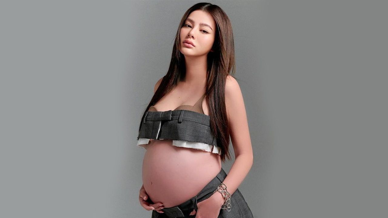 วันแม่ปีนี้เป็นวันแม่ที่พิเศษที่สุดในชีวิตของ ดิว–อริสรา เพราะเป็นวันที่คลอดลูกชายตัวน้อยออกมาลืมตาดูโลก ทำให้ตัวเองได้รับรู้ถึงความรู้สึกของคนเป็น “แม่” อย่างเต็มตัว...สุขสันต์วันแม่จ้ะ.