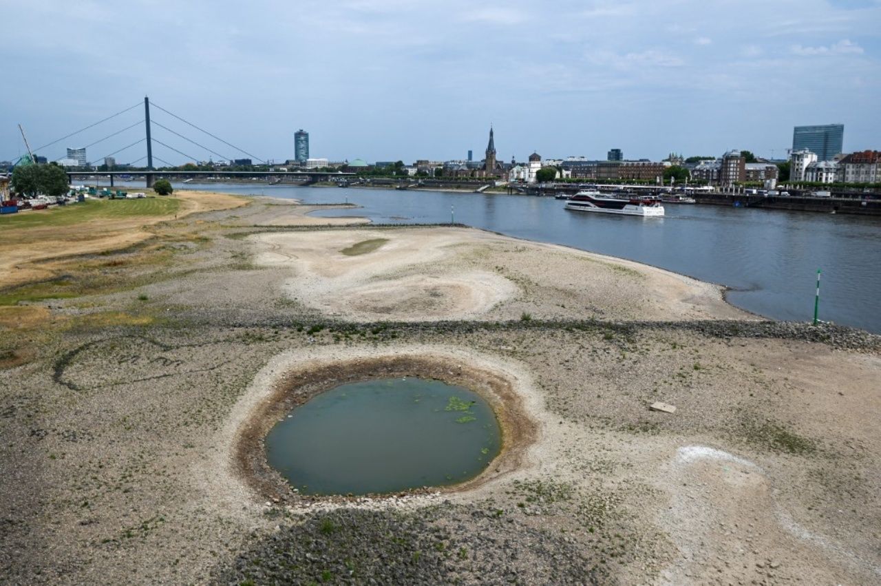 แม่น้ำไรน์ระดับน้ำลดต่ำอย่างมาก ในปีนี้ จากสถานการณ์ภัยแล้งที่กำลังส่งผลกระทบต่อหลายประเทศในยุโรปอย่างรุนแรง