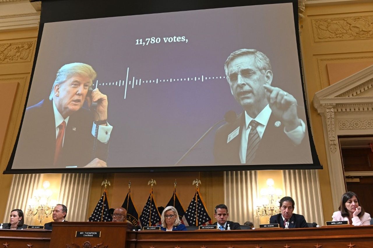 คณะกรรมการของรัฐสภาสหรัฐฯ เปิดคลิปเสียงการสนทนาระหว่าง โดนัลด์ ทรัมป์ กับเลขาธิการรัฐจอร์เจีย