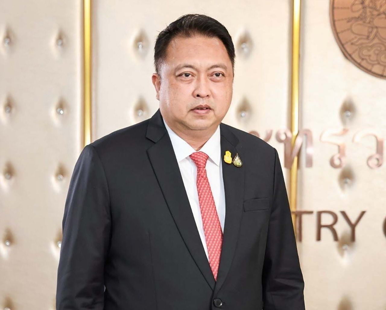 สุชาติ ชมกลิ่น