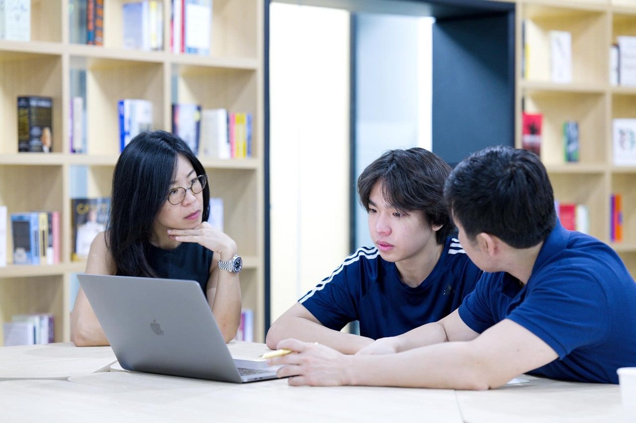 ให้โอกาสลูกได้เลือกทำในสิ่งที่ชอบ และสามารถรับผิดชอบชีวิตตนเองได้ โดยพ่อแม่ทำหน้าที่สนับสนุนอยู่เบื้องหลัง 