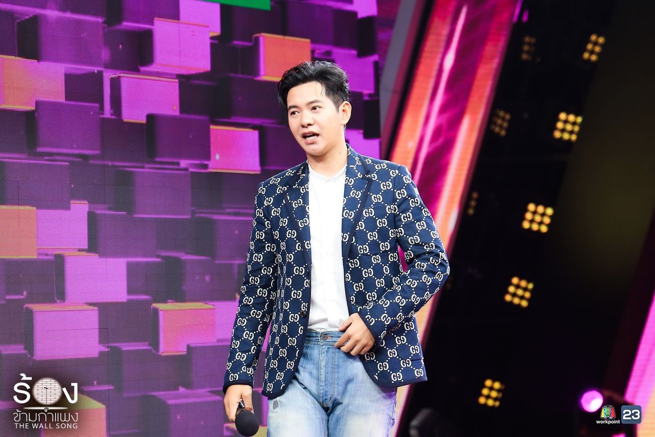 ร้องข้ามกำแพง