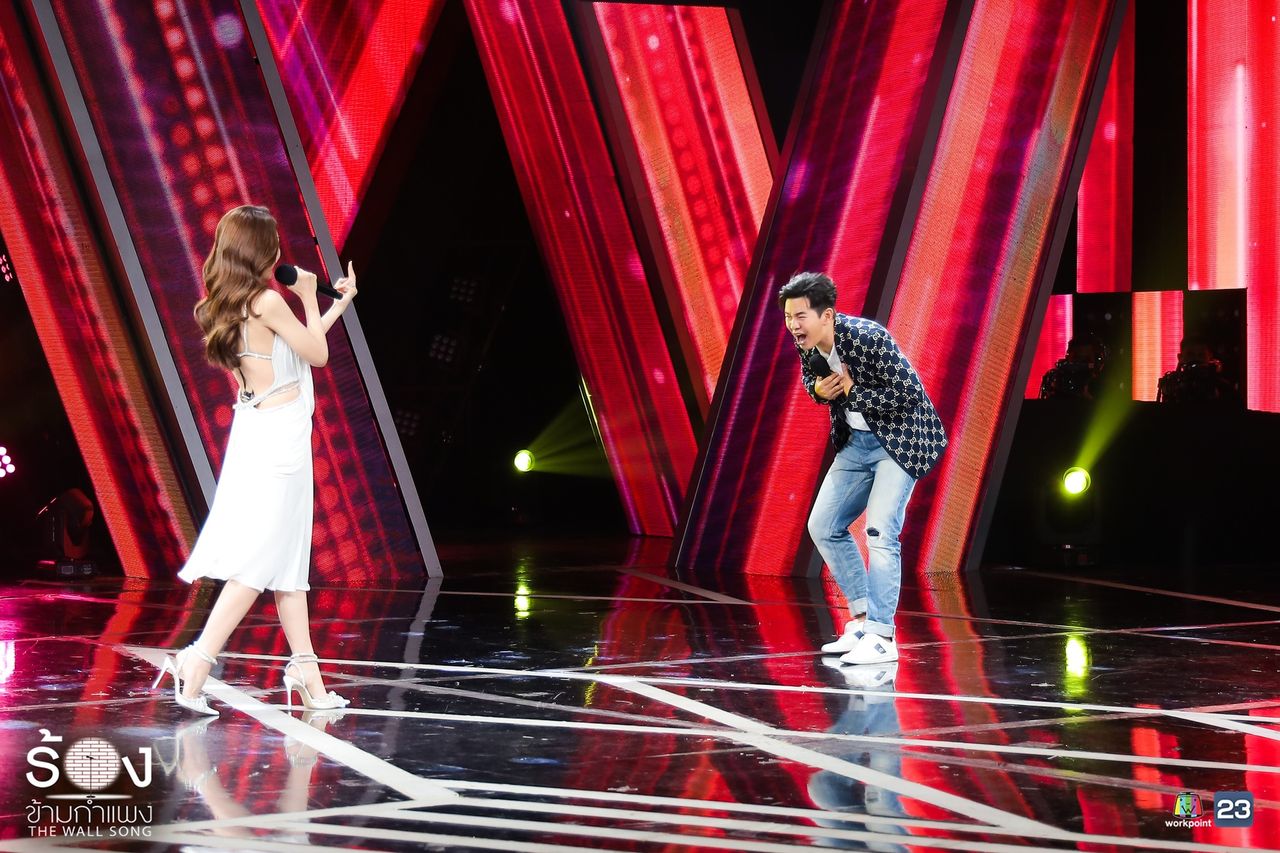 ร้องข้ามกำแพง