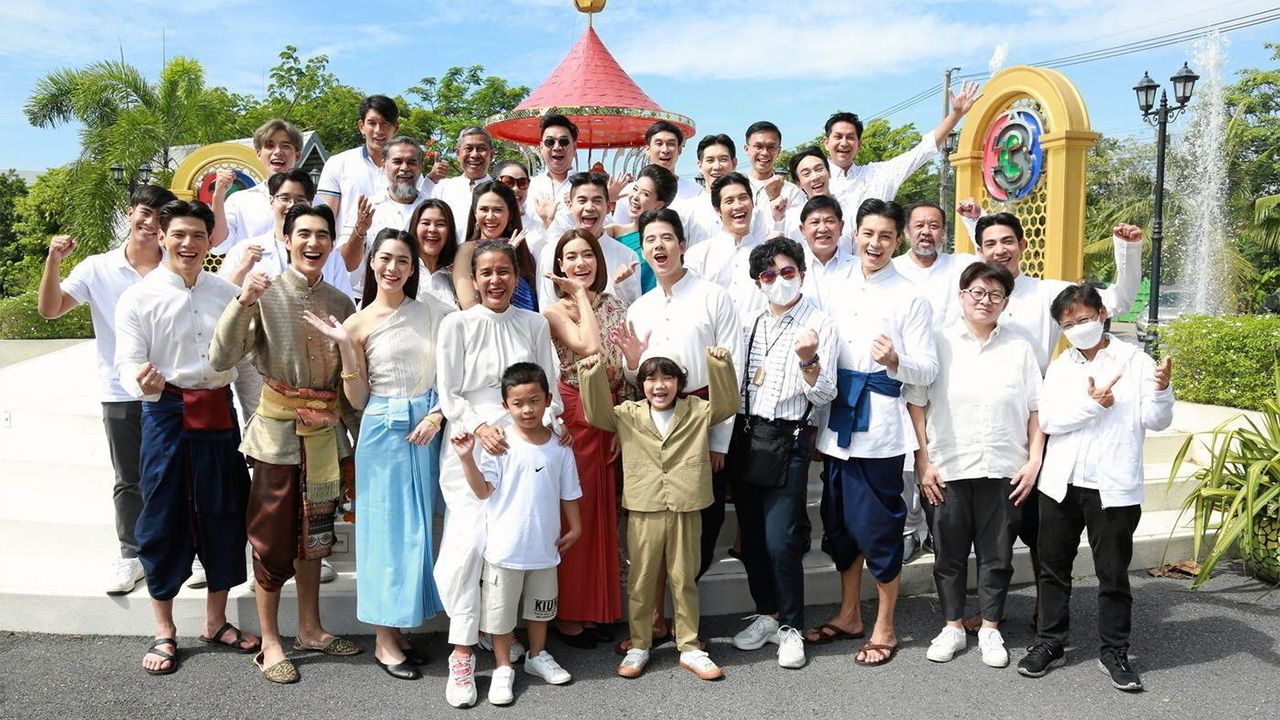 ฤกษ์ดี ปิยะ เศวตพิกุล-ชุดาภา จันทเขตต์ ผู้จัด แห่งบริษัท โซนิกซ์ บูม 2013 ถือฤกษ์ดีบวงสรวงละคร “ทองเอก หมอยา ท่าโฉลง” โดยมี มาริโอ้ เมาเร่อ, คิมเบอร์ลี่ แอน โวลเทมัส, มาสุ จรรยางค์ดีกุล, หลิงหลิง-ศิริลักษณ์, ปีเตอร์แพน-ทัศน์พล, กิ๊ก-มยุริญ ฯลฯ มาร่วมพิธี ที่ช่อง 3 หนองแขม เมื่อวันก่อน.