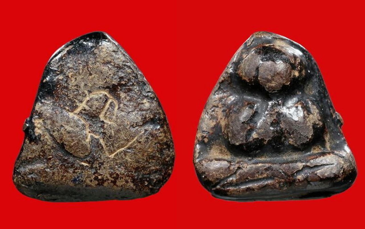 พระปิดตา พิมพ์จิ๋ว เนื้อผงคลุกรักจุ่มรัก หลวงพ่อแก้ว วัด เครือวัลย์ ของกำนันมานะ คงวุฒิปัญญา.