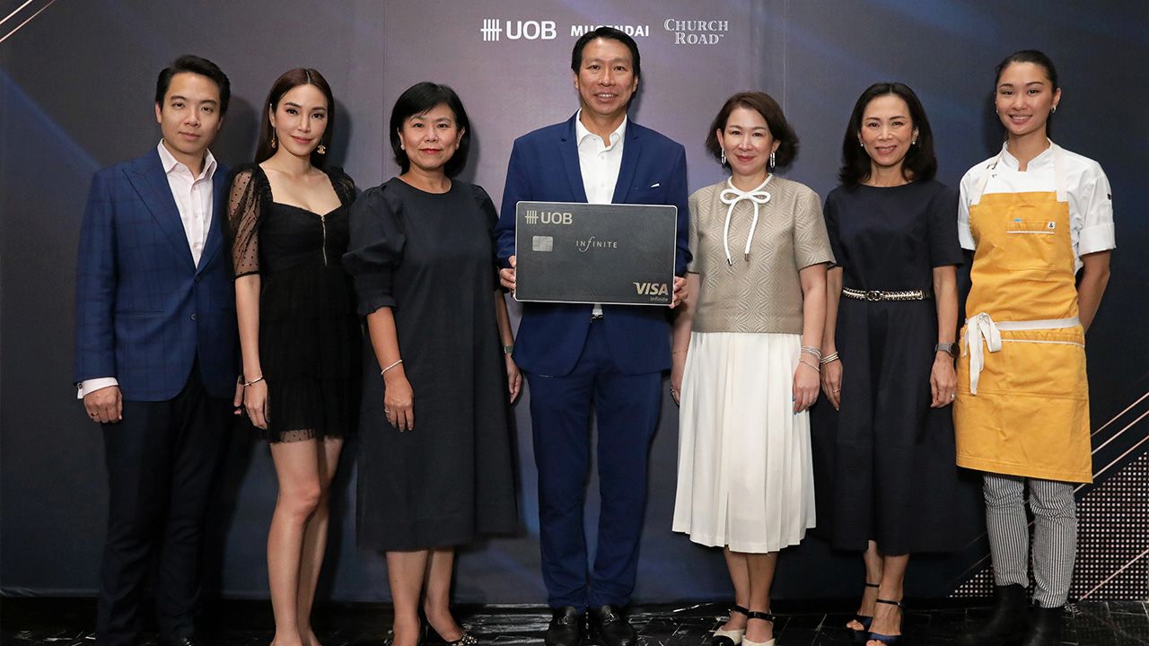 กินอร่อย - ยุทธชัย เตยะราชกุล และ อรธิรา ภาคสุวรรณ์ จัดงาน “EM Culinary Experiences” สำหรับลูกค้าบัตรเครดิต UOB Infinite ชวนสัมผัสอาหารสุดพิเศษ โดยมี สุพรทิพย์ พงศาชำนาญกิจ และ อัครวัชร คงสิริกาญ มาร่วมชิมด้วย ที่ร้านมูเกนได เพ้นท์เฮ้าส์ ดิ เอ็มควอเทียร์ วันก่อน.