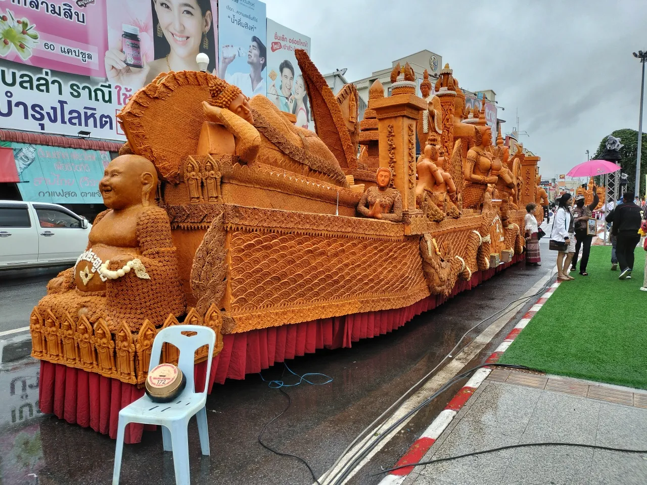 ปีนี้ห้ามตกแต่งทำเทียนล้อเลียนการเมือง!