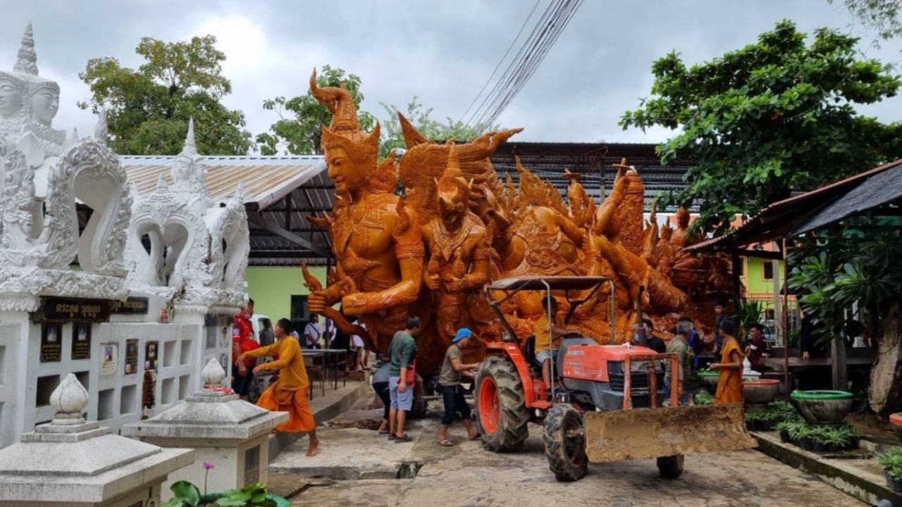 พระพุทธเจ้ากับนารายณ์บรรทมสินธุ์ แสดงถึงศาสนาพุทธกับศาสนาพราหมณ์ 