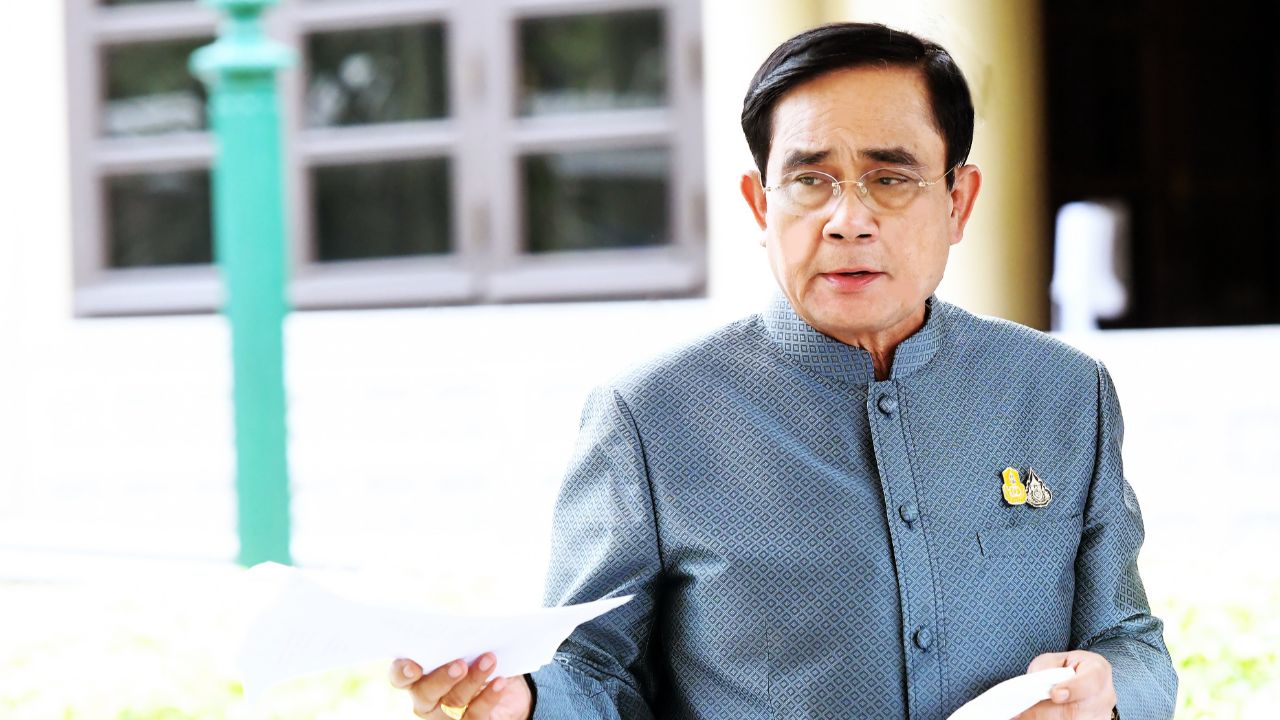 "บิ๊กตู่" โบกมือไม่ตอบ สูตร หาร 500 คำสั่งนายกฯ ย้ำ กลยุทธ์ 3 แกนหลัก