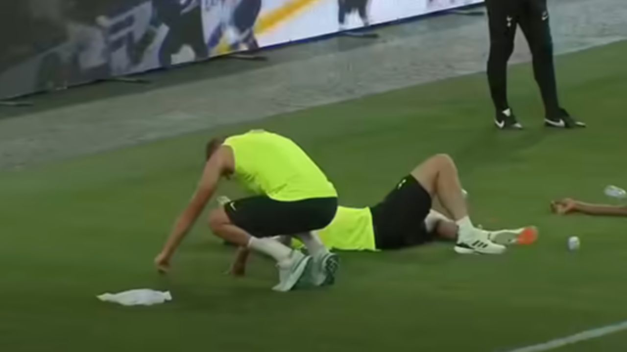 "ซอน-เคน" ยังไม่รอด แข้งสเปอร์สพร้อมใจน็อกกลางสนามซ้อมที่เกาหลีใต้