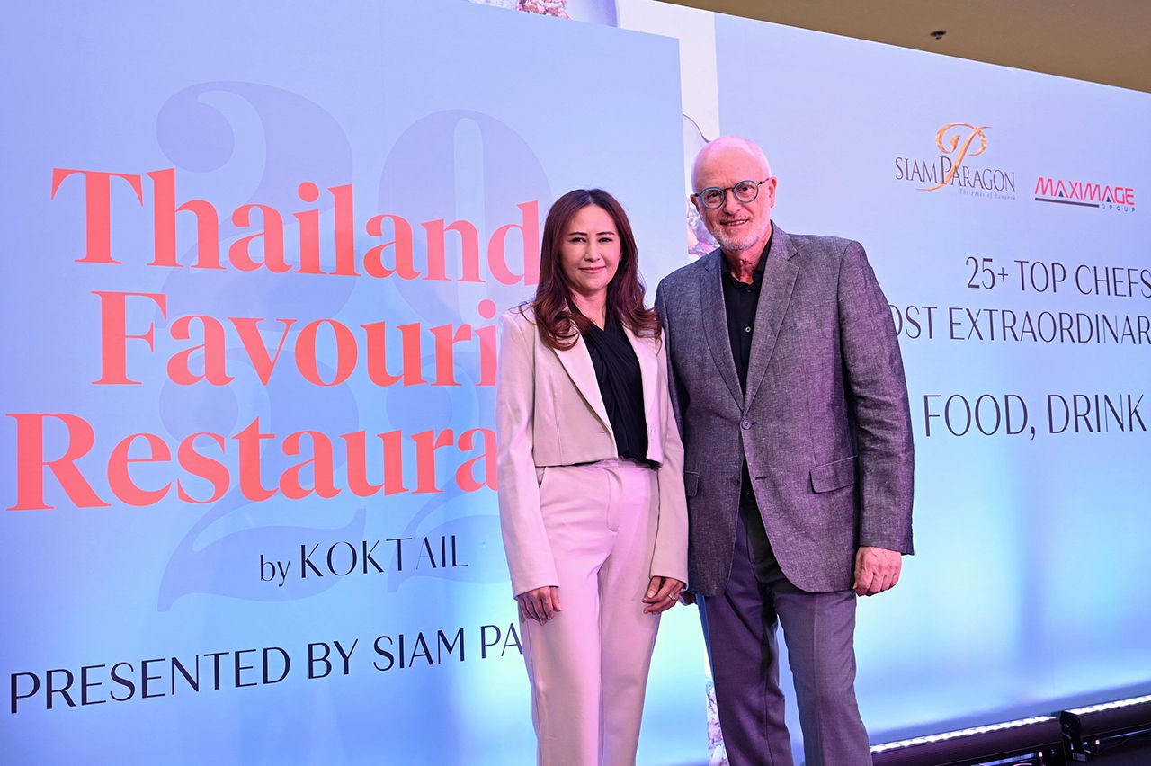 มร.ไนเจล โอกินส์ และ ธณพร ตันติยานนท์ ผู้บริหารสยามพารากอน.