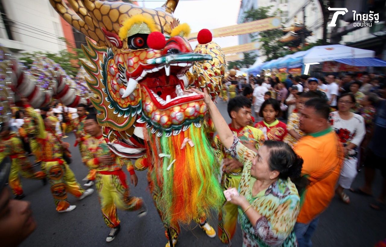 การเชิดมังกร ในงาน “เทศกาลเจเยาวราช” ประจำปี 2561