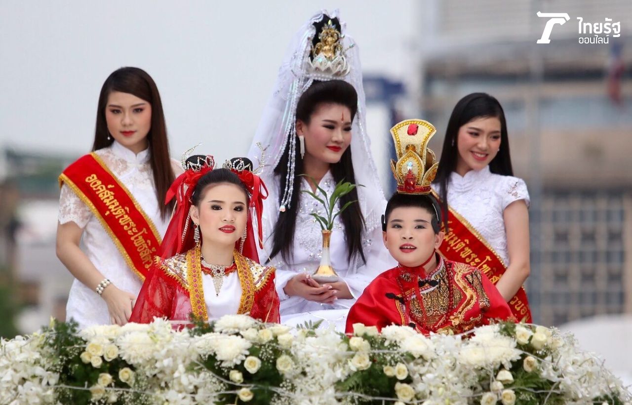 ขบวนบุปผชาติองค์สมมติเจ้าแม่กวนอิมในงาน “เทศกาลเจเยาวราช” ประจำปี 2561 