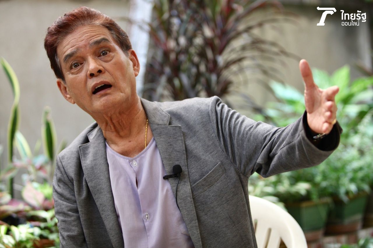 รศ.สุขุม นวลสกุล นักวิชาการด้านรัฐศาสตร์และนักวิเคราะห์การเมืองไทย