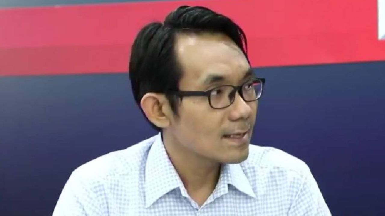  รศ.ดร.โอฬาร ถิ่นบางเตียว อาจารย์ประจำคณะรัฐศาสตร์และนิติศาสตร์ มหาวิทยาลัยบูรพา