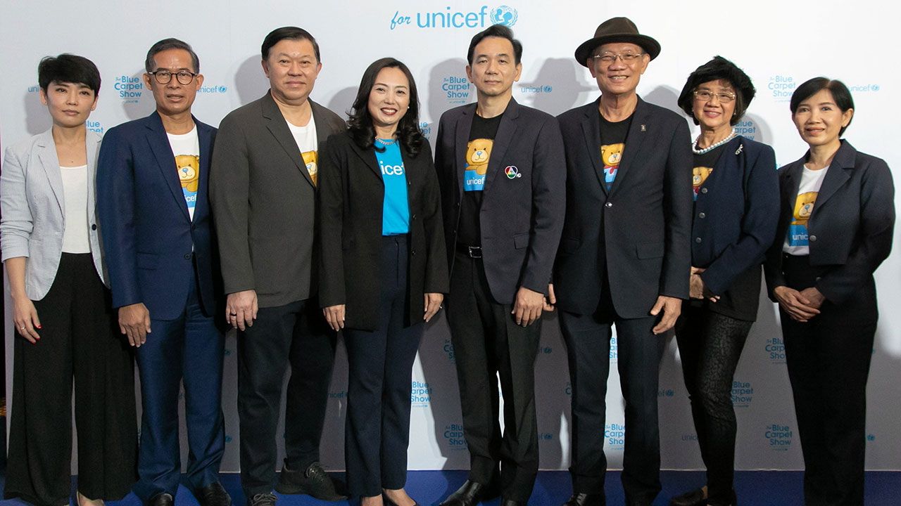 ช่วยเด็ก คยองซอน คิม ผอ.องค์การยูนิเซฟ แถลงข่าวรายการ “เดอะ บลู คาร์เพท โชว์ ฟอร์ ยูนิเซฟ” ประจำปี 2022 เพื่อสร้างการรับรู้และระดมทุนช่วยเหลือเด็ก โดยมี พิชัย จิราธิวัฒน์, ทวีลาภ ฤทธาภิรมย์ และ ดร.ประทีป ตั้งมติธรรม มาร่วมงานด้วย ที่เซ็นทรัลเวิลด์ วันก่อน.