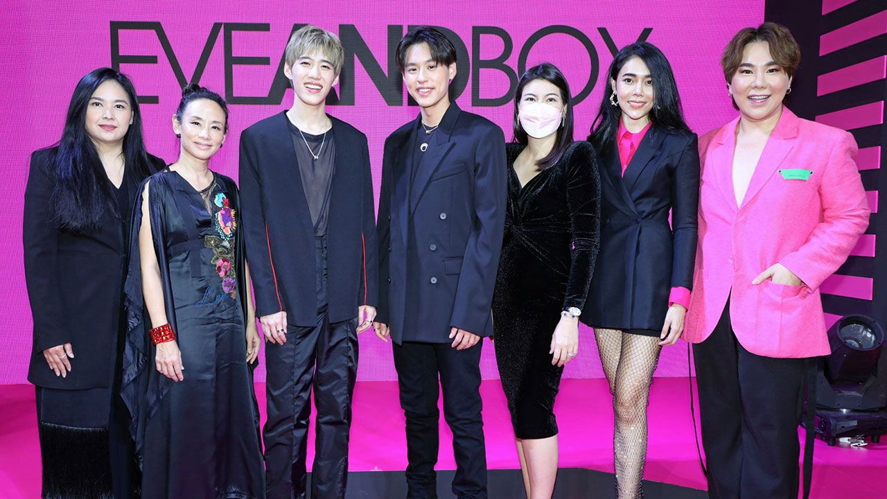 ลดจริง สุธาวัลย์ ตราชู จัดงาน “EVEANDBOY x billkin and PP Mid year sale 2022” ลดจัดหนักที่สุดแห่งปี เพื่อตอกย้ำการเป็นผู้นำด้านการจำหน่ายผลิตภัณฑ์เครื่องสำอางครบวงจร โดยมี นรีรัตน์ เตลาน และ ยุวเรต ศรุตานนท์ มาร่วมงานด้วย ที่อีฟแอนด์บอย สยามสแควร์วัน วันก่อน.