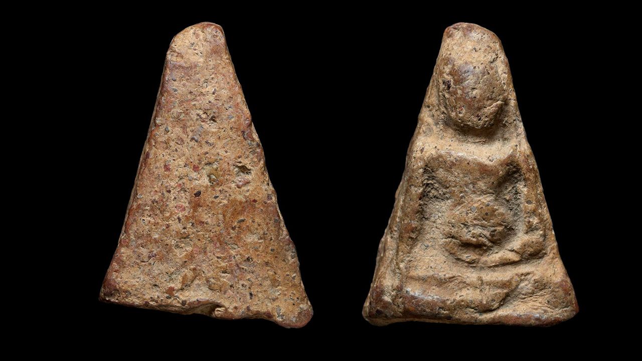 พระนางพญา พิมพ์เข่าตรง วัดนางพญา ของพรรค คูวิบูลย์ศิลป์.