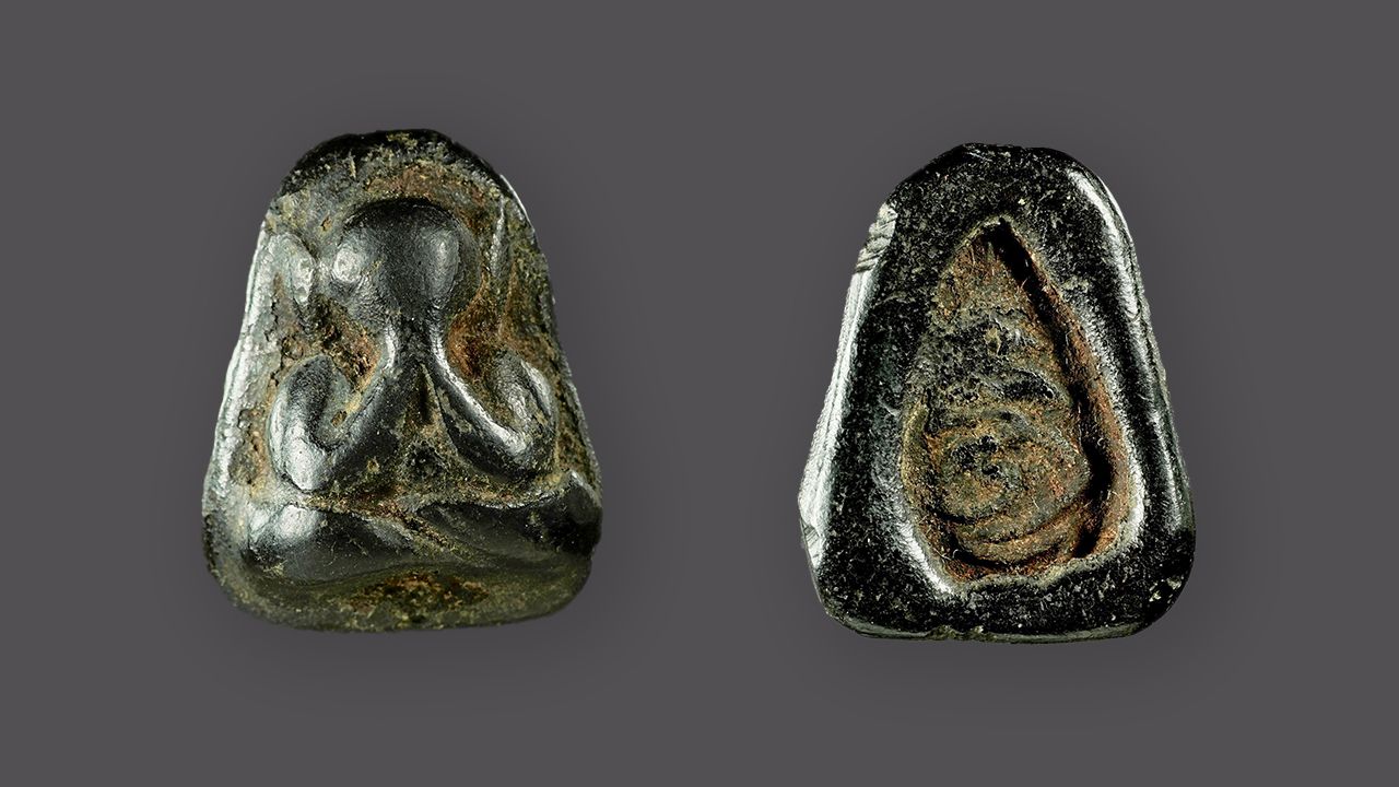 พระปิดตา พิมพ์ เศียรกลม หลังยันต์ หลวงปู่ภู่ วัดนอก ของ อิทธิ ชวลิตธำรง.