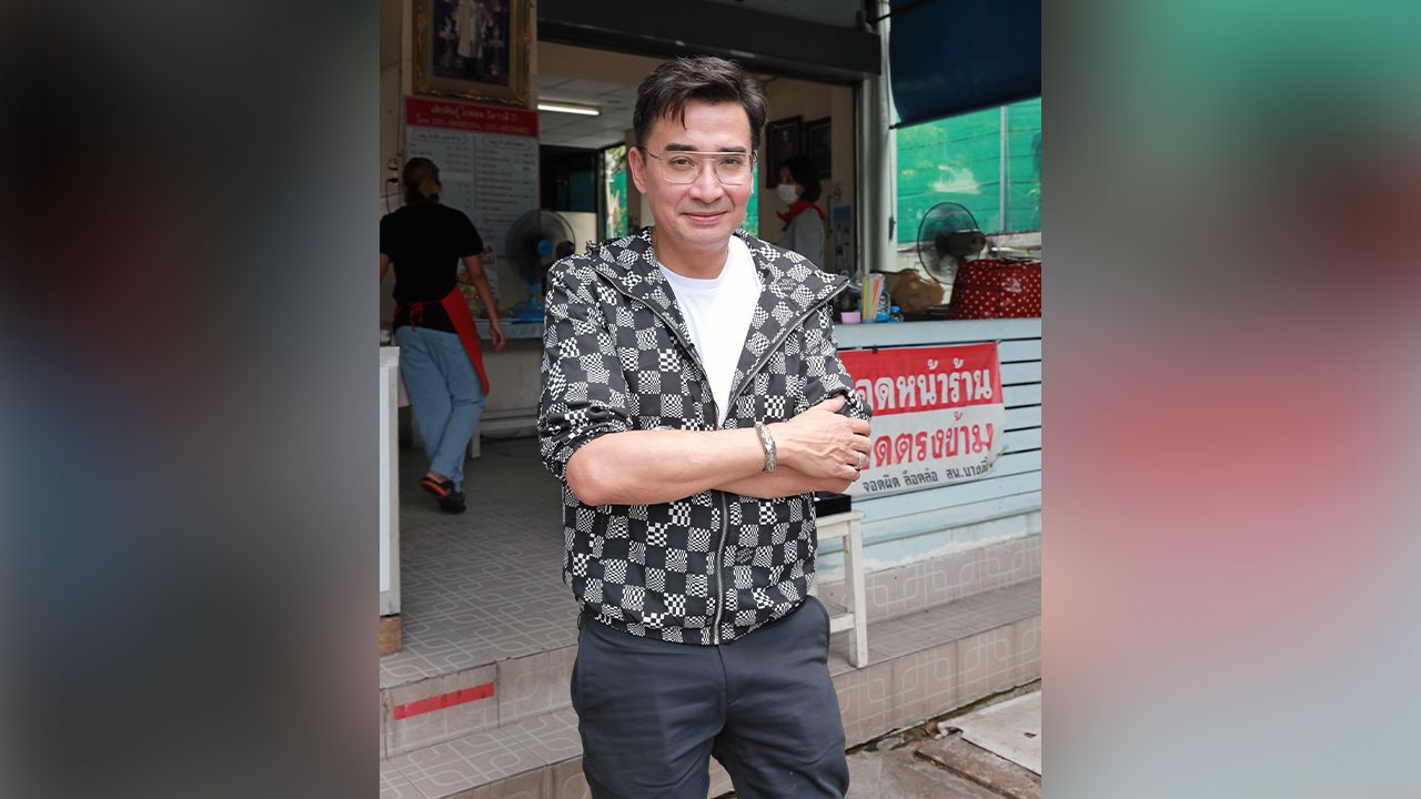 แหม อยากรู้เลย นีโน่-เมทนี เล่าในรายการ “ปากต่อปาก” ช่องยูทูบว่า เคยพาสาวสวยไปนอน ด้วย ก่อนโดนฉกแหวน-นาฬิกาไปตอนหลับ แต่สุดท้ายก็บุกถึงค่ายไปเอา คืนมาได้...ใครเอ่ย?