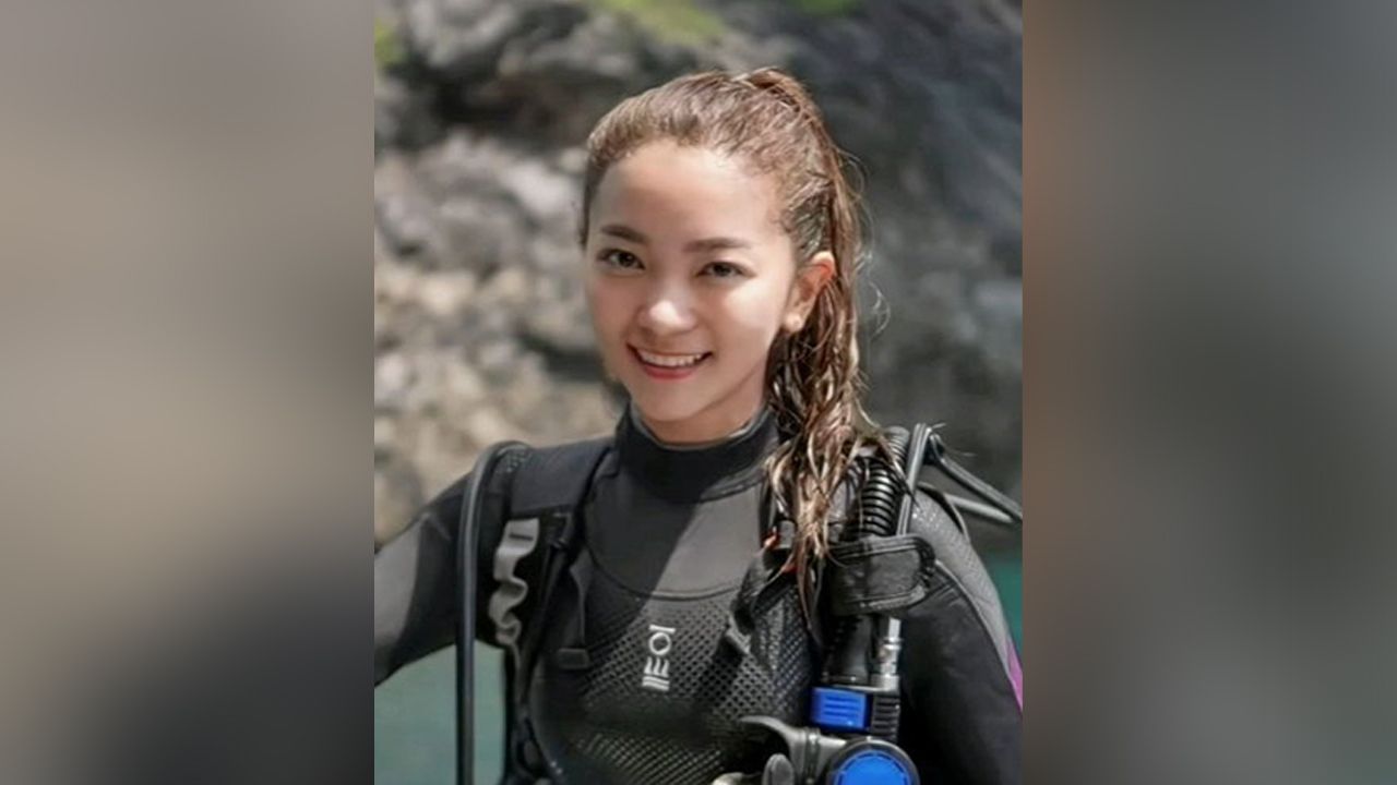 ส่วนว่าที่เจ้าสาว พี่เวียร์ ก็ยังมีชาวเน็ตช่วยกันสืบค้นจนรู้ว่า วิกกี้ นอกจากพูดได้หลายภาษา ยังเก่งหลายกีฬาด้วย ปั่นจักรยาน ปีนเขา ดำน้ำ แว่วว่าเคยเป็นสแตนด์อิน ในละครที่เฮียเล่นด้วยน้า!