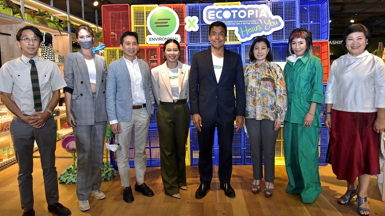 ช่วยกัน - รศ.ดร.ชัชชาติ สิทธิพันธุ์ ผู้ว่าฯ กทม. เปิดงาน “Environman x Ecotopia Hears You : Be a better you, For you จุดเริ่มต้นที่เรารักษ์โลก เพราะเรารักตัวเอง” โดยมี ชฎาทิพ จูตระกูล, รศ.ดร.สิงห์ อินทรชูโต และ วิลาวัณย์ ปานยัง มาร่วมงานด้วย ที่สยามดิสคัฟเวอรี่ วันก่อน.