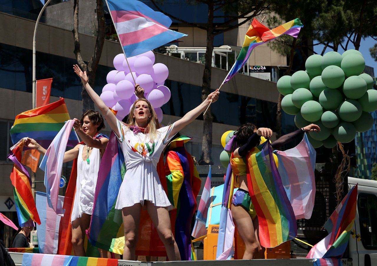 บรรยากาศกิจกรรมของกลุ่ม LGBT ที่ประเทศแอลบาเนีย (ภาพ : AFP)
