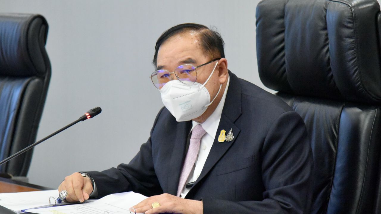 “บิ๊กป้อม” เปลี่ยนที่ประชุม เลี่ยงตอบศึกพรรคเศรษฐกิจไทย บีบ “บิ๊กน้อย” ลาออก
