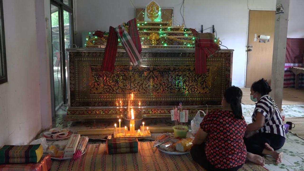 ญาติเหยื่อกระสุน ส.อบต. 4 นัดนำศพกลับถึงอุบลฯ เชื่อ ตร.จะให้ความเป็นธรรม