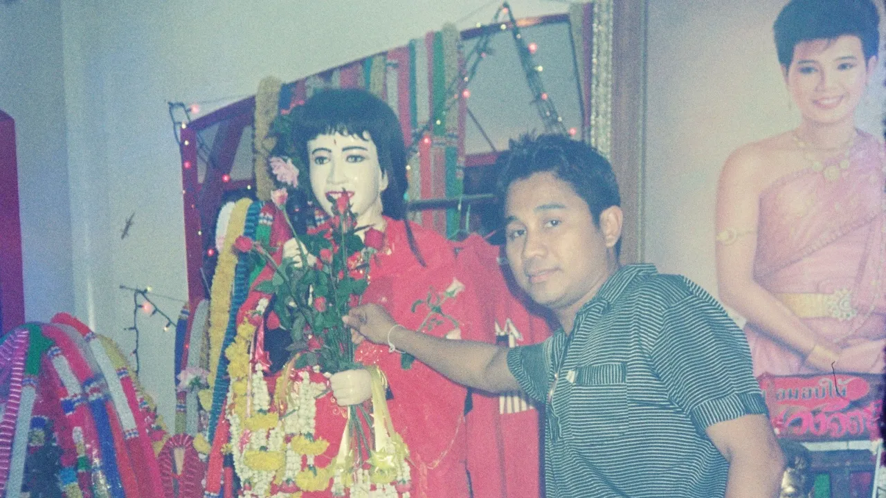 เอกชัย ศรีวิชัย ครั้งไปศาลพุ่มพวง ที่วัดทับกระดาน จ.สุพรรณบุรี