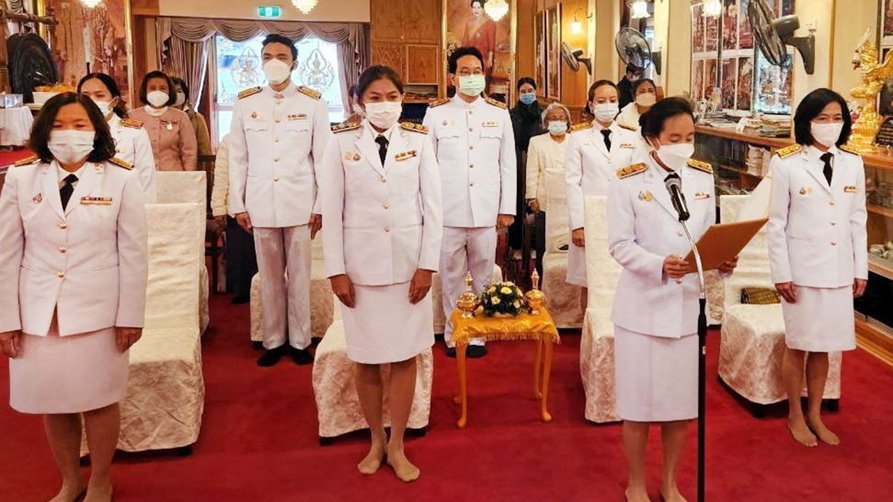ถวายพระพร หัทยา คูสกุล กงสุลใหญ่ ณ นครซิดนีย์ ออสเตรเลีย นำข้าราชการทีมประเทศไทย ร่วมกล่าวถวายพระพร สมเด็จพระนางเจ้าฯ พระบรมราชินี เนื่องในวันเฉลิมพระชนมพรรษา และลงนามถวายพระพร ที่สถานกงสุลฯ.