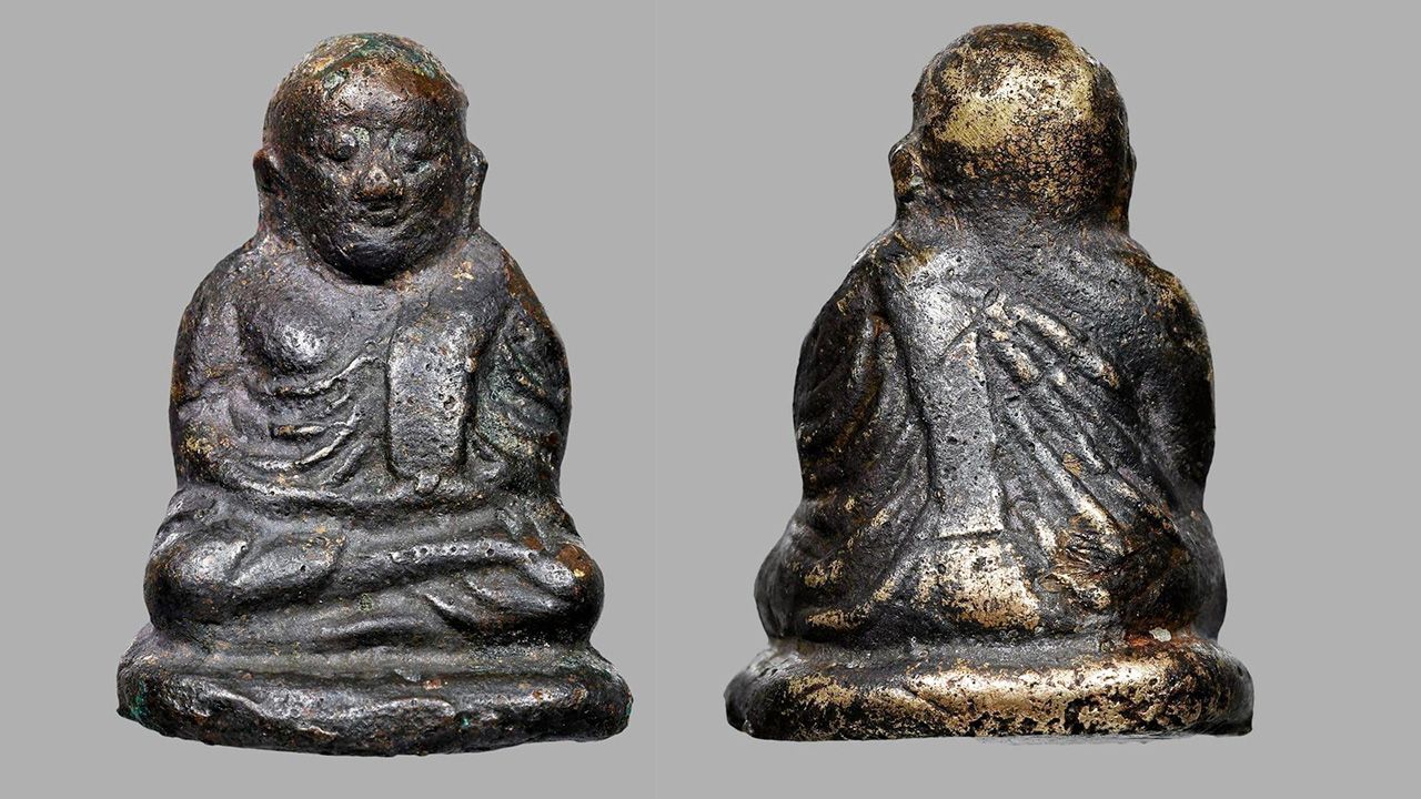 รูปเหมือนหล่อโบราณ พิมพ์ขี้ตา ๕ ชาย หลวงพ่อเงิน วัดบางคลาน ของวิสูตร เจริญยนต์.