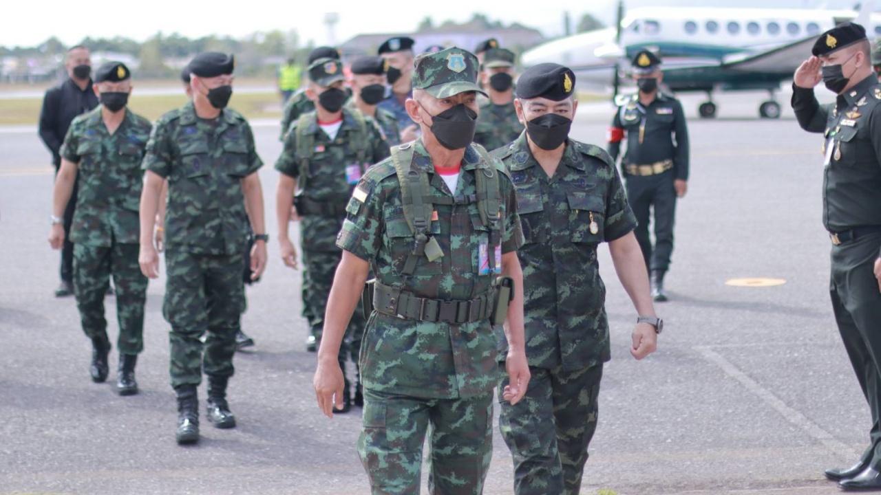ผบ.ทสส. เยี่ยมทหารใต้ ขอบคุณ กอ.รมน.ภาค4 เสียสละนำสันติสุขมาสู่พี่น้อง
