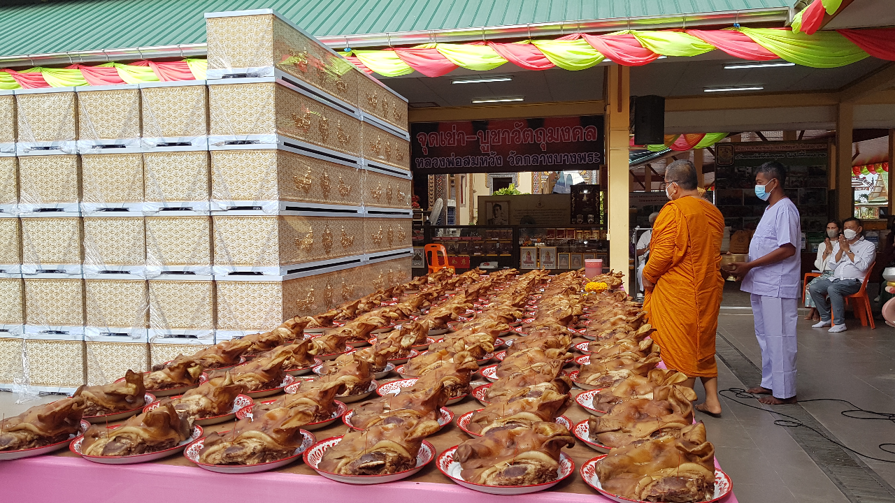 ส่อง "เลขเด็ด" นายหน้าที่ดินแก้บน "หลวงพ่อสมหวัง" เชื่อชีวิตดีขึ้นตามที่ขอ