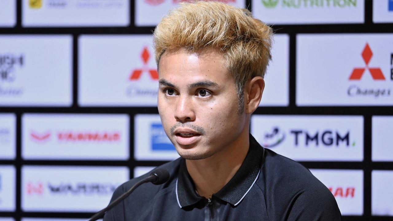 สำคัญมากๆ "ธีราทร" กำชับสิ่งสำคัญแข้ง "ทีมชาติไทย" หวังพรุ่งนี้จะเป็นวันที่ดีของทีม