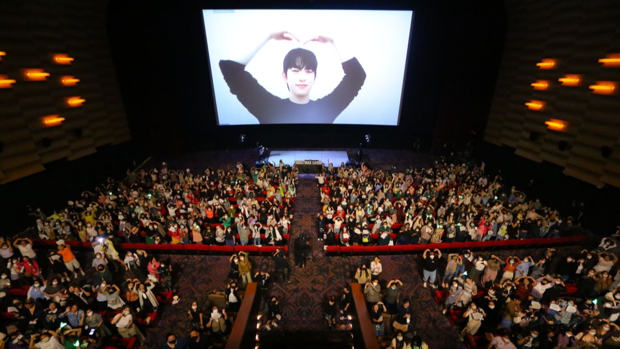 พัคจินยอง แห่ง GOT7 ปรากฏตัวผ่าน Live และพูดคุยกับแฟนๆ ชาวไทยในรอบปฐมทัศน์ของภาพยนตร์ 