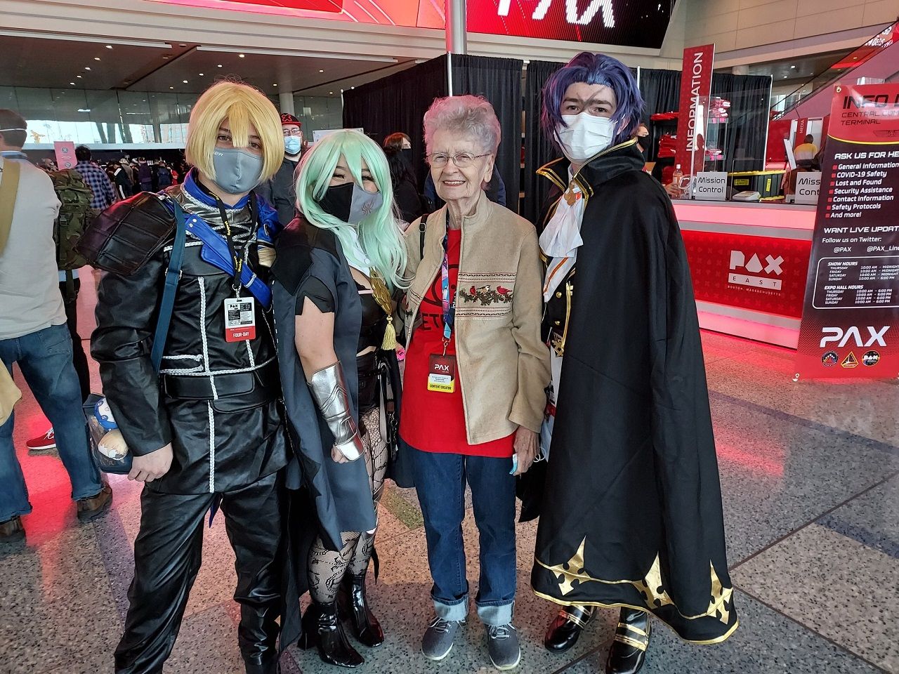 คุณย่าเชอร์รี่ เคอร์รี่ นักแคสต์เกมวัย 86 ปี เจ้าของช่อง Shirley Curry ได้รับเชิญไปงาน PAX East 2022 ถ่ายรูปกับเหล่าแฟนๆ รุ่นหลาน