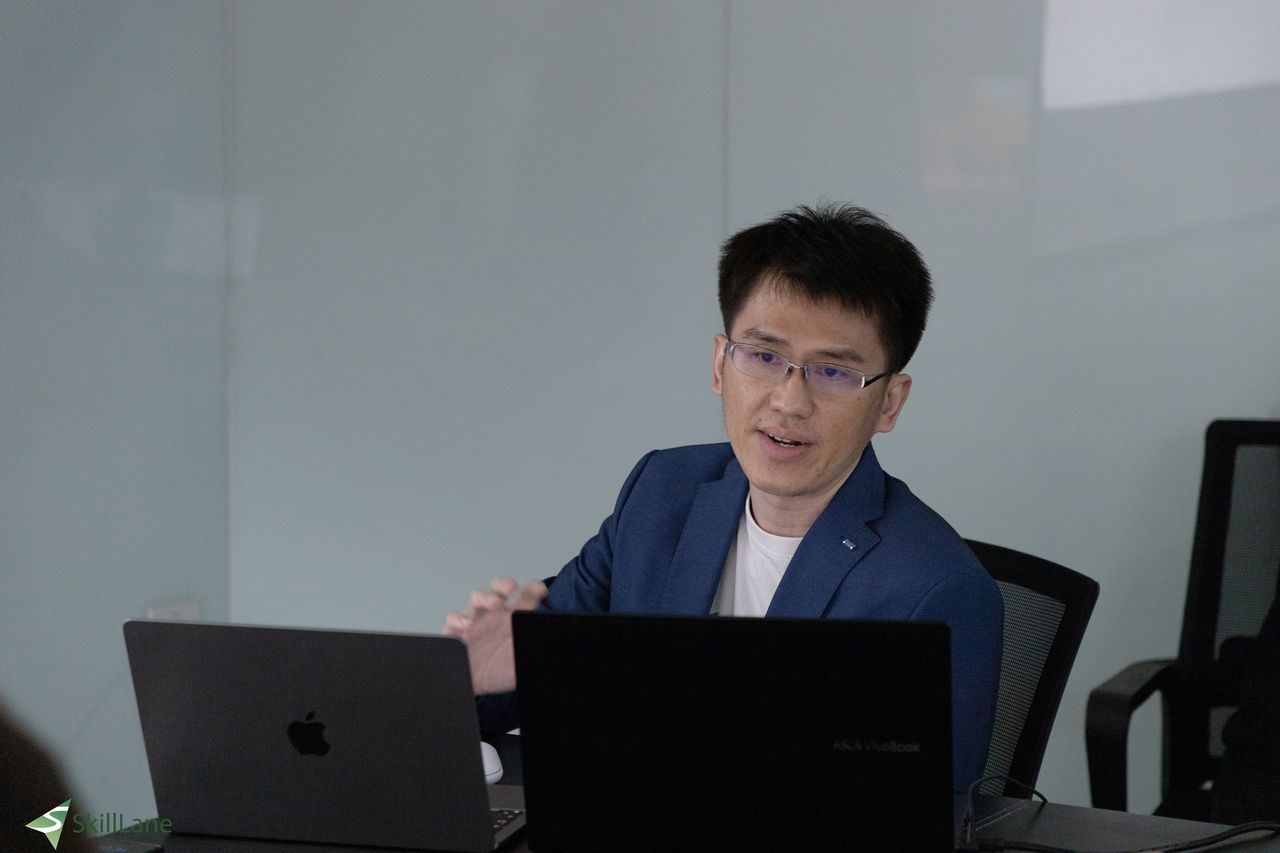 นายกษิดิ์เดช ยนตรดิษฐถาวร