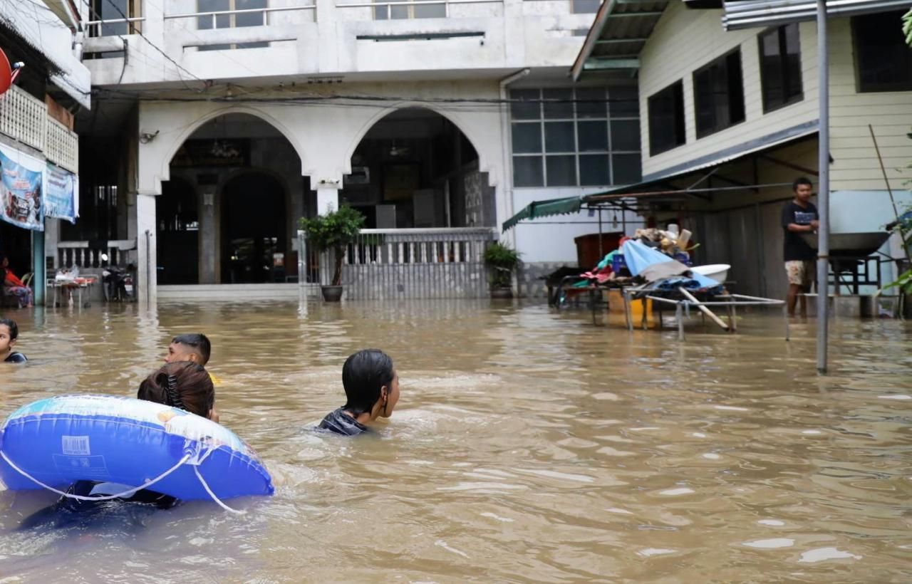 น้ำท่วมชุมชนท่าอิฐ จ.นนทบุรี