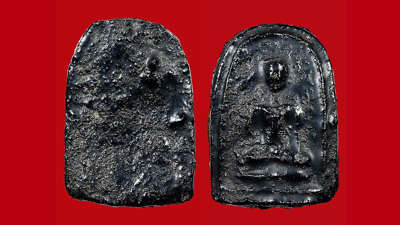 พระพิมพ์เศียรโล้นสะดุ้งกลับ เนื้อผงยาจินดามณี หลวงปู่บุญ วัดกลางบางแก้ว ของอิทธิ ชวลิตธำรง.