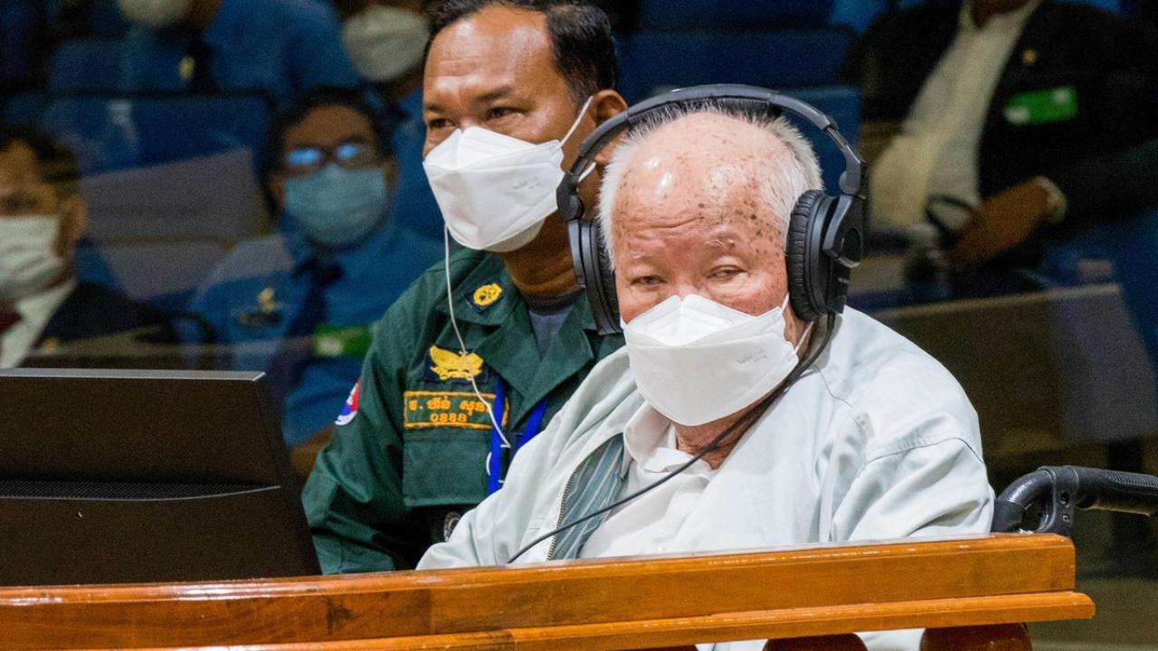 ศาลเขมรแดงพิพากษายืน คุกตลอดชีวิตอดีตผู้นำเขมรแดง “เขียว สัมพัน”