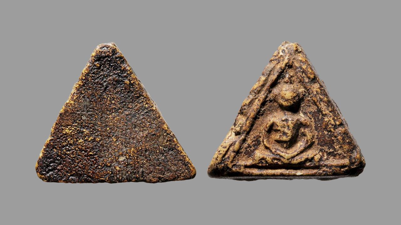 พระสมเด็จ พิมพ์สามเหลี่ยมหน้าหมอน กรุเจดีย์เล็ก วัดใหม่ อมตรส ของก้อง พระสมเด็จ.