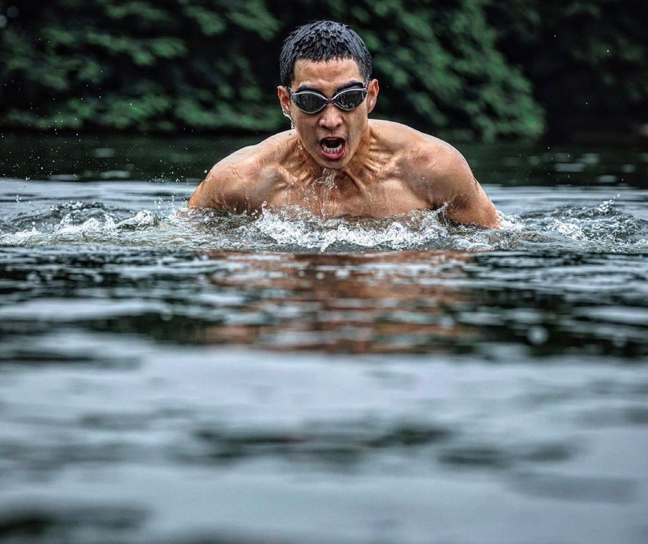 โตโน่ ภาคิน ว่ายน้ำข้ามโขง