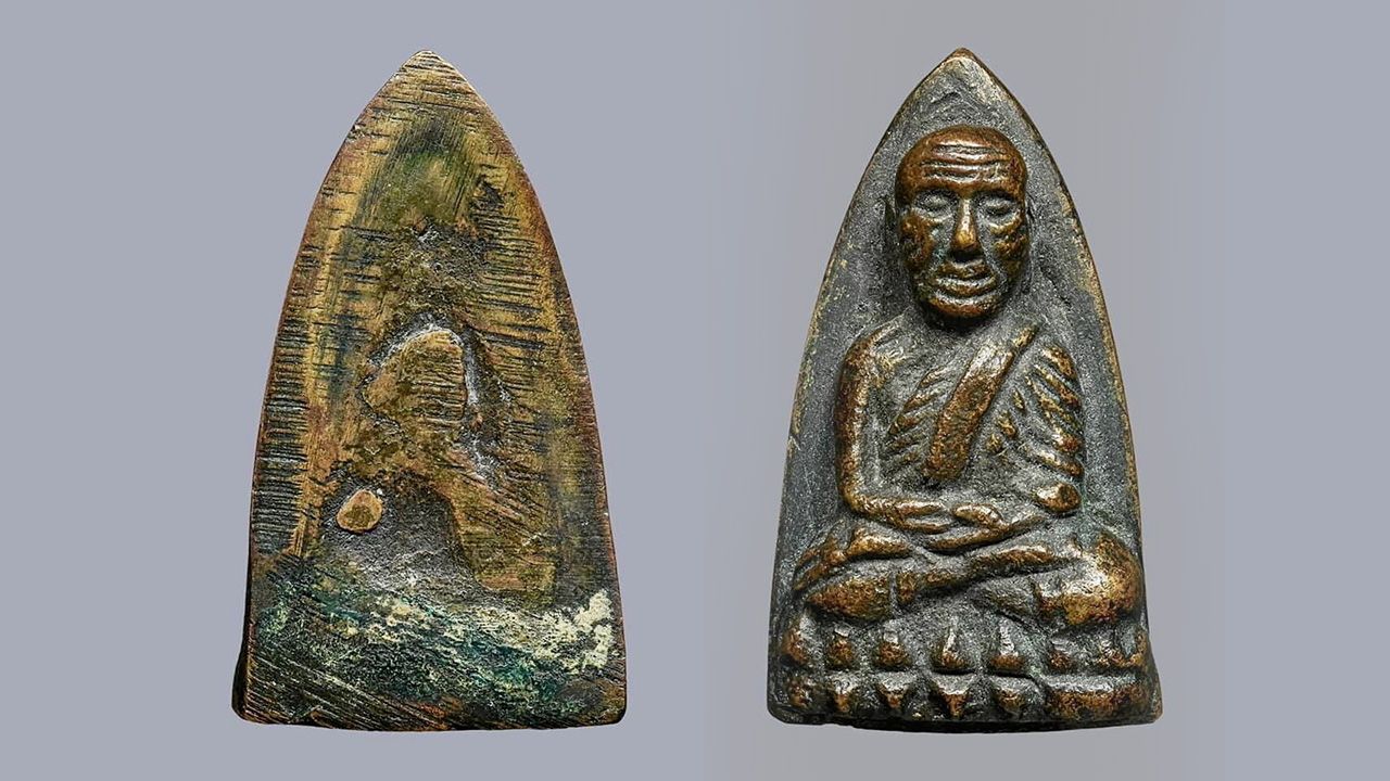 เหรียญหล่อหลังเตารีด พิมพ์นิยม A เนื้อโลหะผสม พ.ศ.๒๕๐๕ หลวงปู่ทวด วัดช้างให้ ของ เอกชัย วิสาหะพานิช.