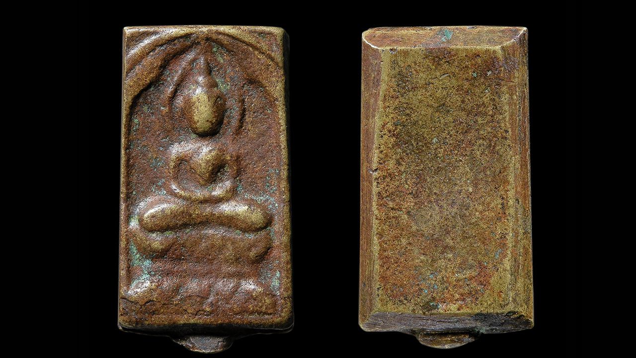 เหรียญหล่อพระพุทธ พิมพ์ตัดชิดใหญ่ เนื้อทองฝาบาตร หลวงปู่ศุข วัดปากคลองมะขามเฒ่า ของ โอลาฟ กิติศิริสวัสดิ์.